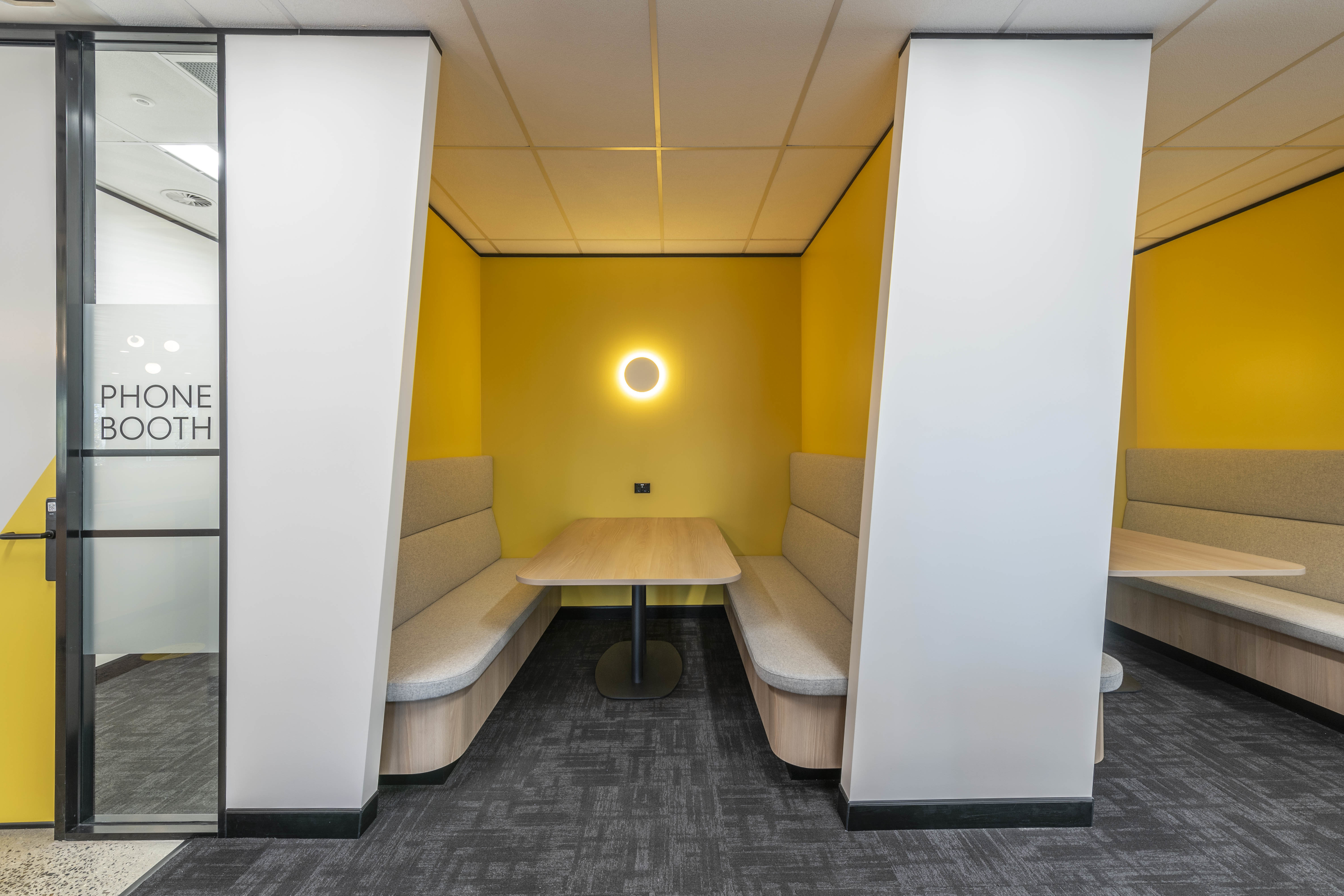 Hot Desks - CoWorking Space 