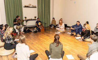 Beatiful Salon stations for rent ready to use. Beatiful Salon stations for rent ready to use.