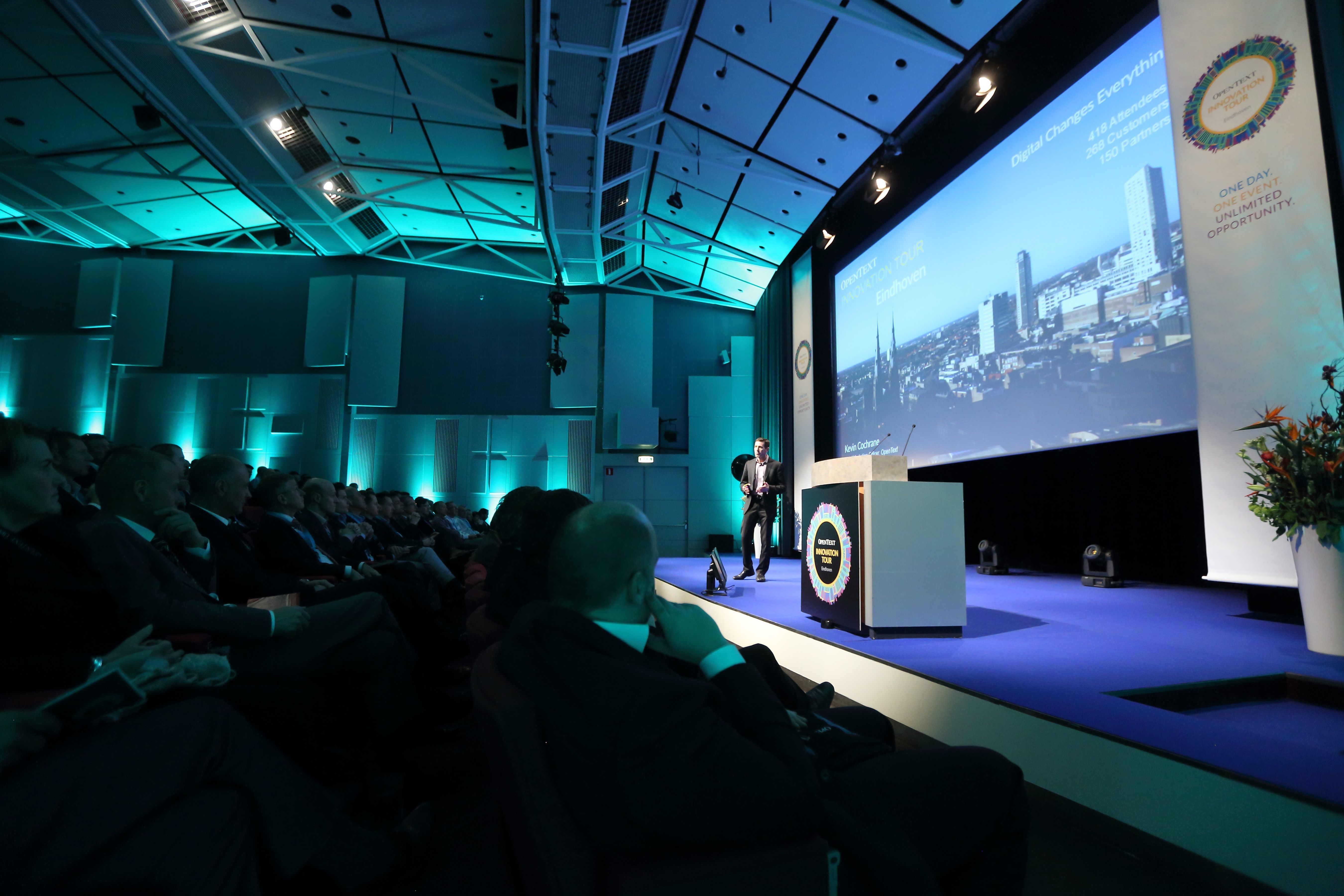 Work your way in een privékantoor voor drie Work your way in een privékantoor voor drie