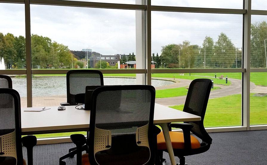 Work your way in een privékantoor voor vijf Work your way in een privékantoor voor vijf