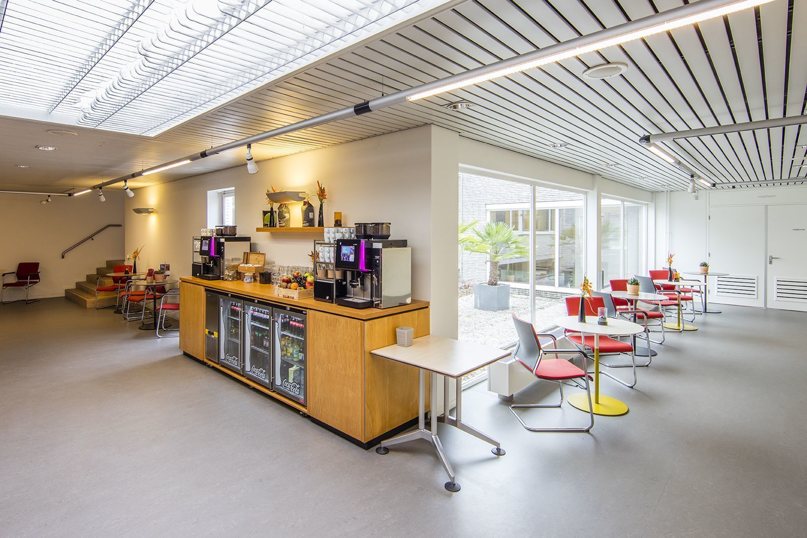 Kant-en-klare kantoorruimte voor een groeiend team van maximaal 10 personen Kant-en-klare kantoorruimte voor een groeiend team van maximaal 10 personen