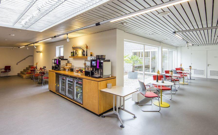 Kant-en-klare kantoorruimte voor een groeiend team van maximaal 10 personen Kant-en-klare kantoorruimte voor een groeiend team van maximaal 10 personen