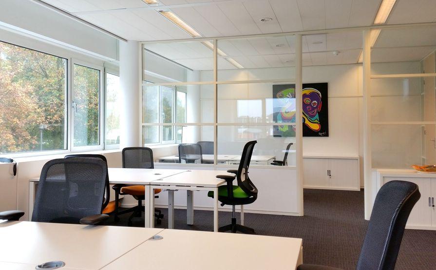 Kant-en-klare kantoorruimte voor een groeiend team van maximaal 10 personen Kant-en-klare kantoorruimte voor een groeiend team van maximaal 10 personen