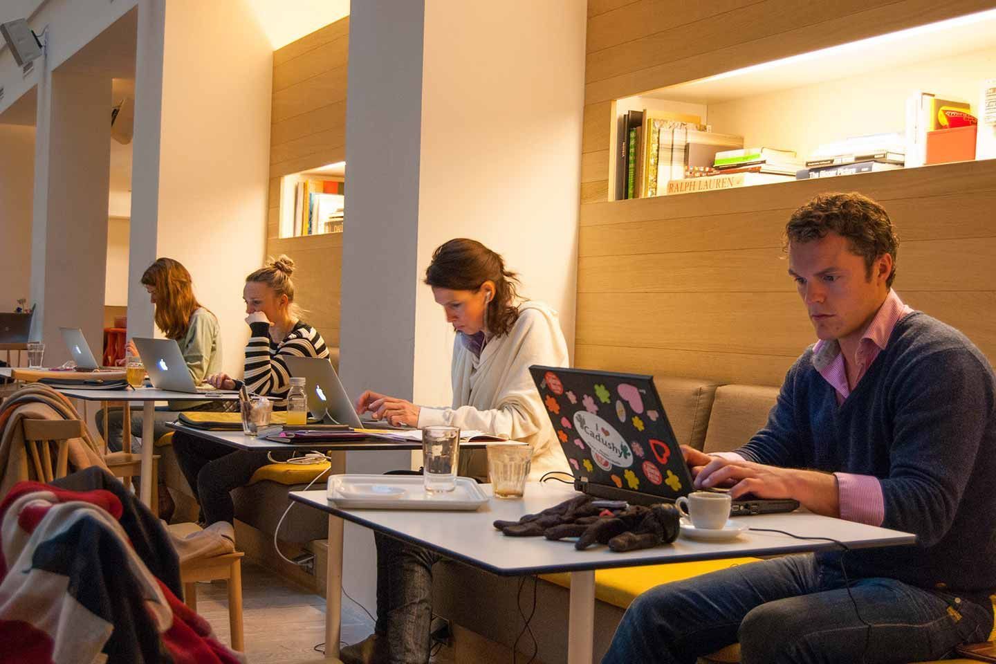 Een perfect formaat kantooromgeving voor jou alleen Een perfect formaat kantooromgeving voor jou alleen