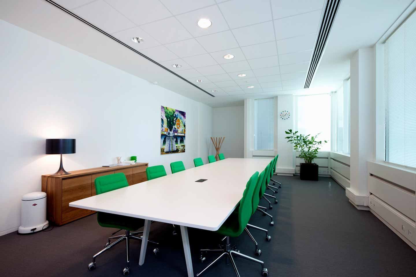 De voordelen van coworking, met je eigen bureau