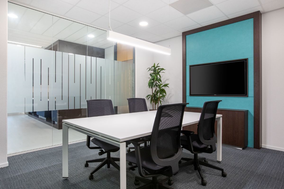 Work your way in een privékantoor voor drie Work your way in een privékantoor voor drie