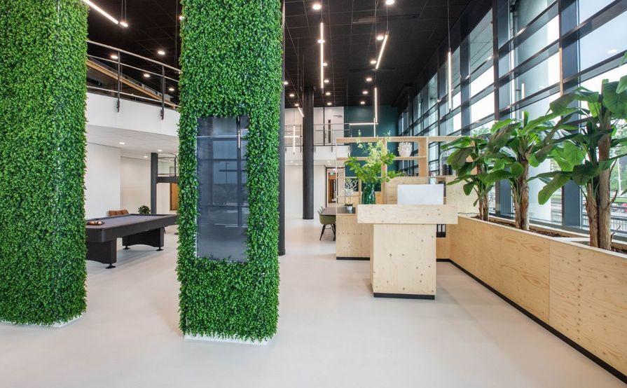 Work your way in een privékantoor voor drie Work your way in een privékantoor voor drie