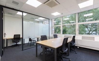 Work your way in een privékantoor voor vijf Work your way in een privékantoor voor vijf