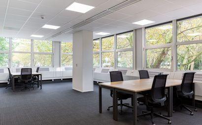 Work your way in een privékantoor voor vijf Work your way in een privékantoor voor vijf