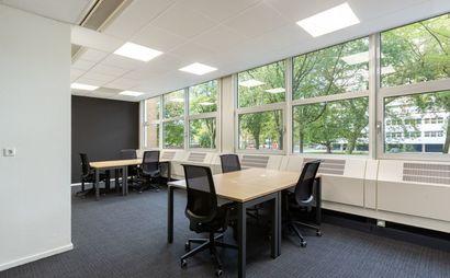 Work your way in een privékantoor voor vijf Work your way in een privékantoor voor vijf