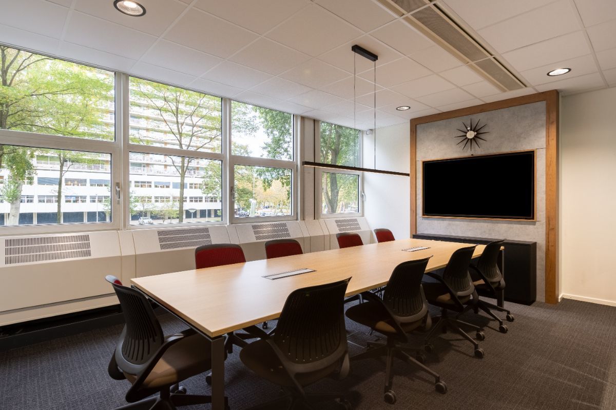 Kant-en-klare kantoorruimte voor een groeiend team van maximaal 10 personen Kant-en-klare kantoorruimte voor een groeiend team van maximaal 10 personen