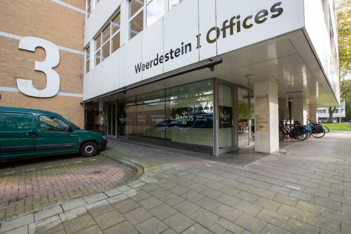Kant-en-klare kantoorruimte voor een groeiend team van maximaal 10 personen Kant-en-klare kantoorruimte voor een groeiend team van maximaal 10 personen