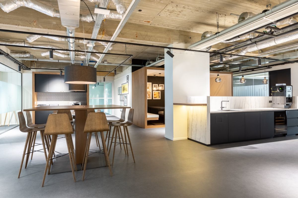Kant-en-klare kantoorruimte voor een groeiend team van maximaal 10 personen Kant-en-klare kantoorruimte voor een groeiend team van maximaal 10 personen