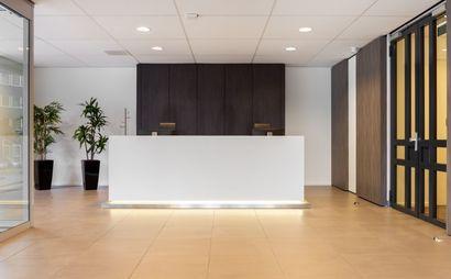 Work your way in een privékantoor voor drie Work your way in een privékantoor voor drie