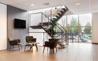 Work your way in een privékantoor voor drie Work your way in een privékantoor voor drie