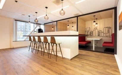 Work your way in een privékantoor voor drie Work your way in een privékantoor voor drie