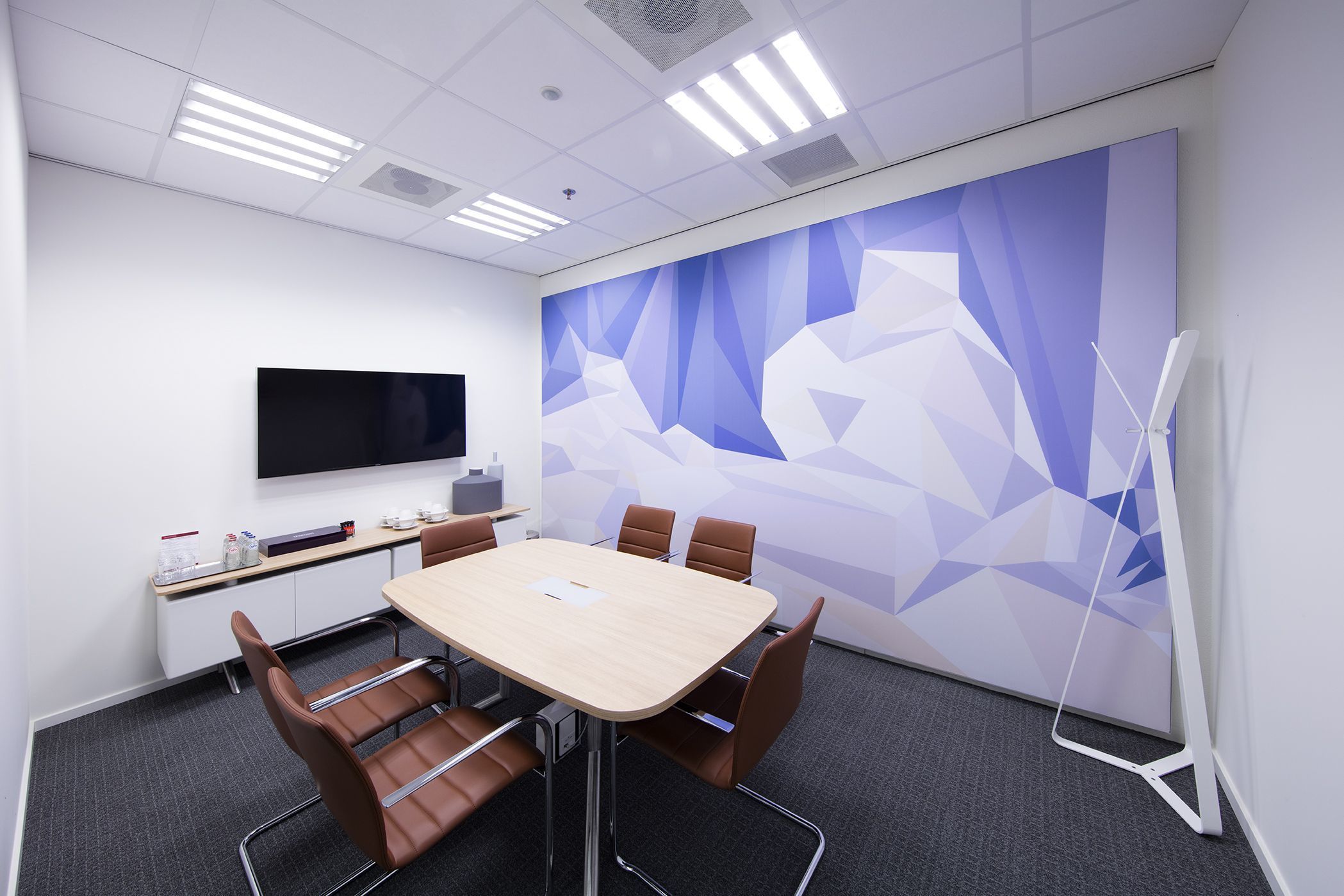 Work your way in een privékantoor voor drie Work your way in een privékantoor voor drie
