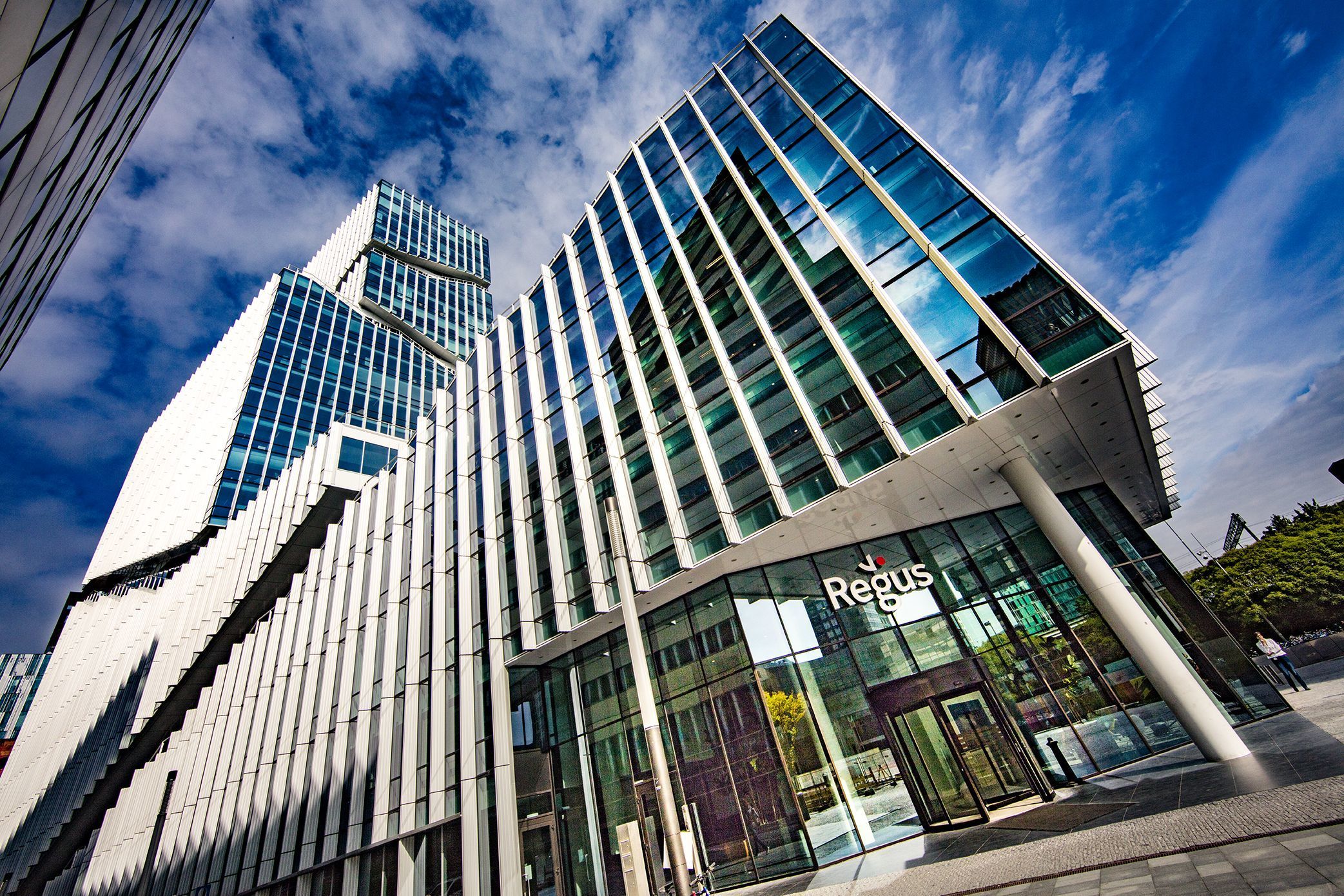 Work your way in een privékantoor voor drie Work your way in een privékantoor voor drie