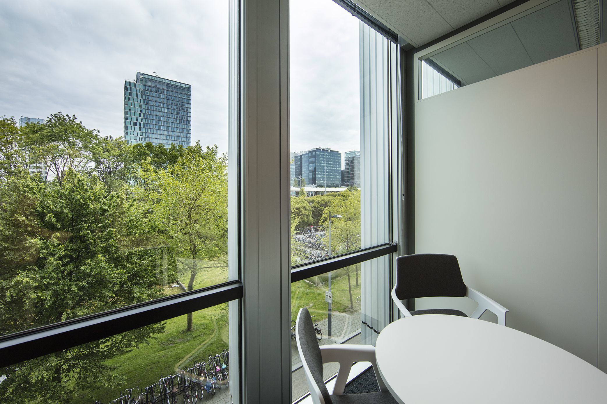Work your way in een privékantoor voor vijf Work your way in een privékantoor voor vijf