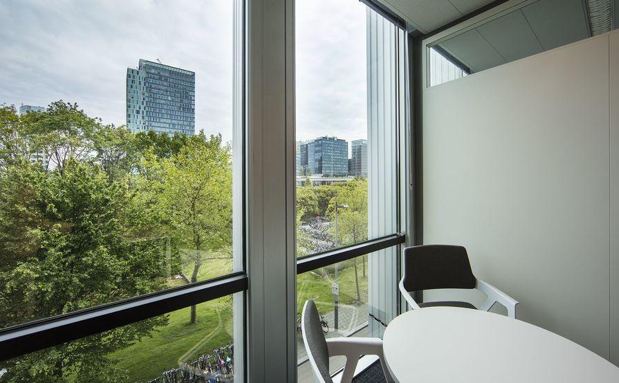 Work your way in een privékantoor voor vijf Work your way in een privékantoor voor vijf