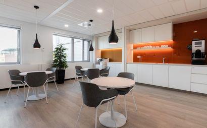 Kant-en-klare kantoorruimte voor een groeiend team van maximaal 10 personen Kant-en-klare kantoorruimte voor een groeiend team van maximaal 10 personen