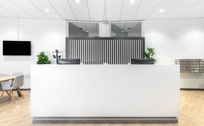 Work your way in een privékantoor voor drie Work your way in een privékantoor voor drie