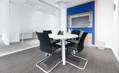 Work your way in een privékantoor voor drie Work your way in een privékantoor voor drie