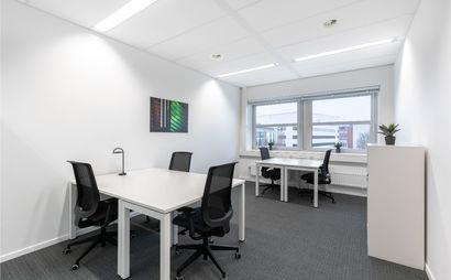 Work your way in een privékantoor voor vijf Work your way in een privékantoor voor vijf