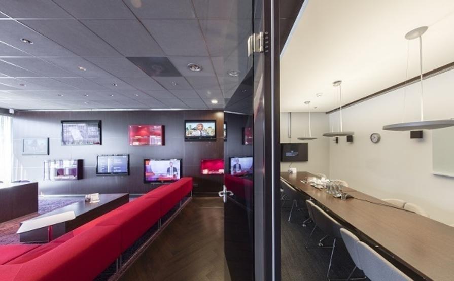 Work your way in een privékantoor voor drie Work your way in een privékantoor voor drie