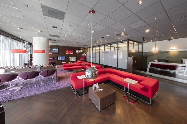 Work your way in een privékantoor voor drie Work your way in een privékantoor voor drie