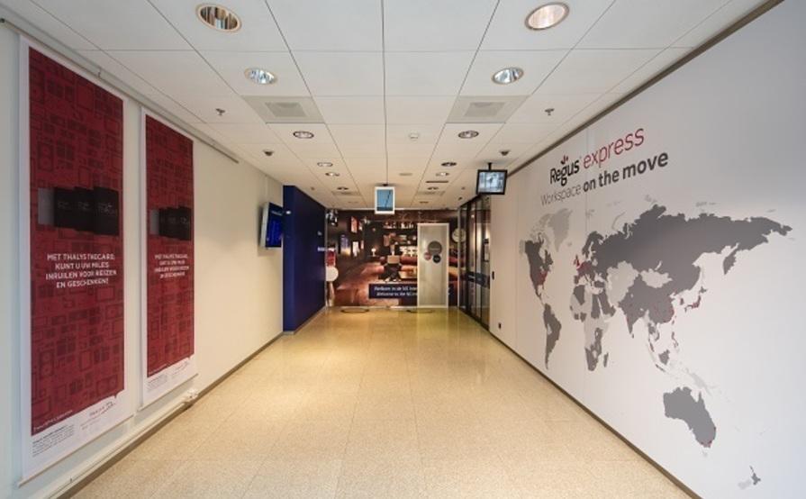 Work your way in een privékantoor voor drie Work your way in een privékantoor voor drie