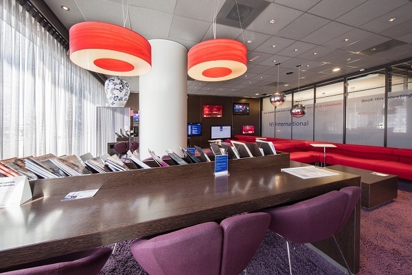 Work your way in een privékantoor voor drie Work your way in een privékantoor voor drie