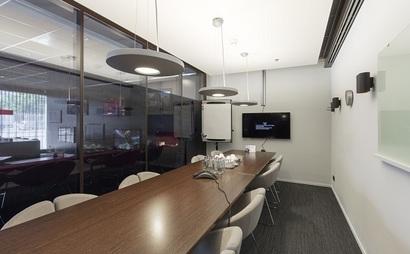 Work your way in een privékantoor voor vijf Work your way in een privékantoor voor vijf