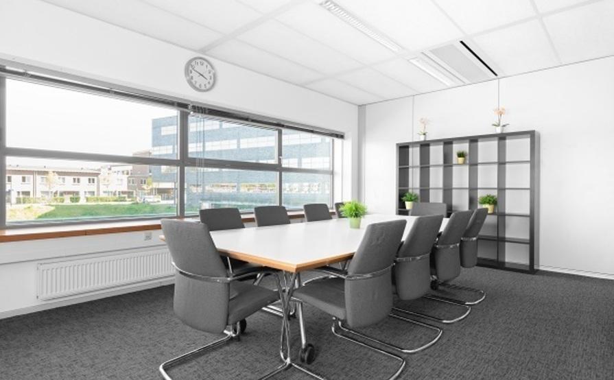 Work your way in een privékantoor voor vijf Work your way in een privékantoor voor vijf