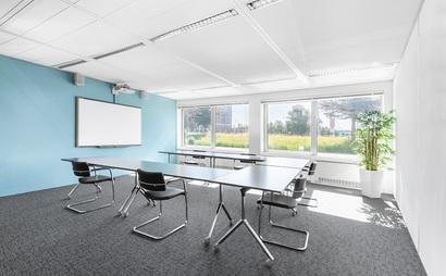 Work your way in een privékantoor voor drie Work your way in een privékantoor voor drie