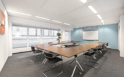 Work your way in een privékantoor voor drie Work your way in een privékantoor voor drie