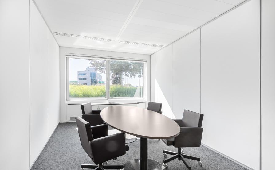 Work your way in een privékantoor voor vijf Work your way in een privékantoor voor vijf