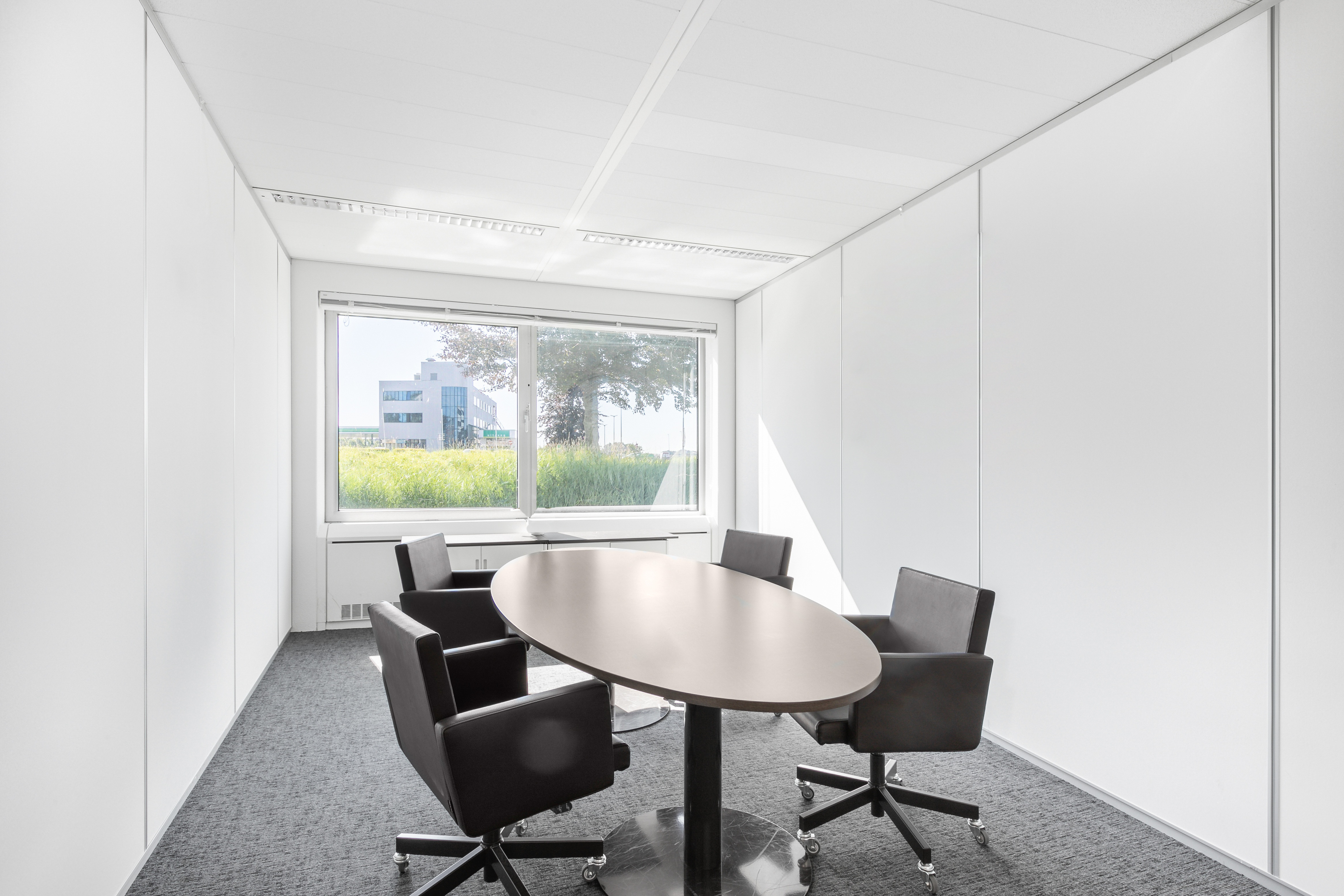 Kant-en-klare kantoorruimte voor een groeiend team van maximaal 10 personen Kant-en-klare kantoorruimte voor een groeiend team van maximaal 10 personen