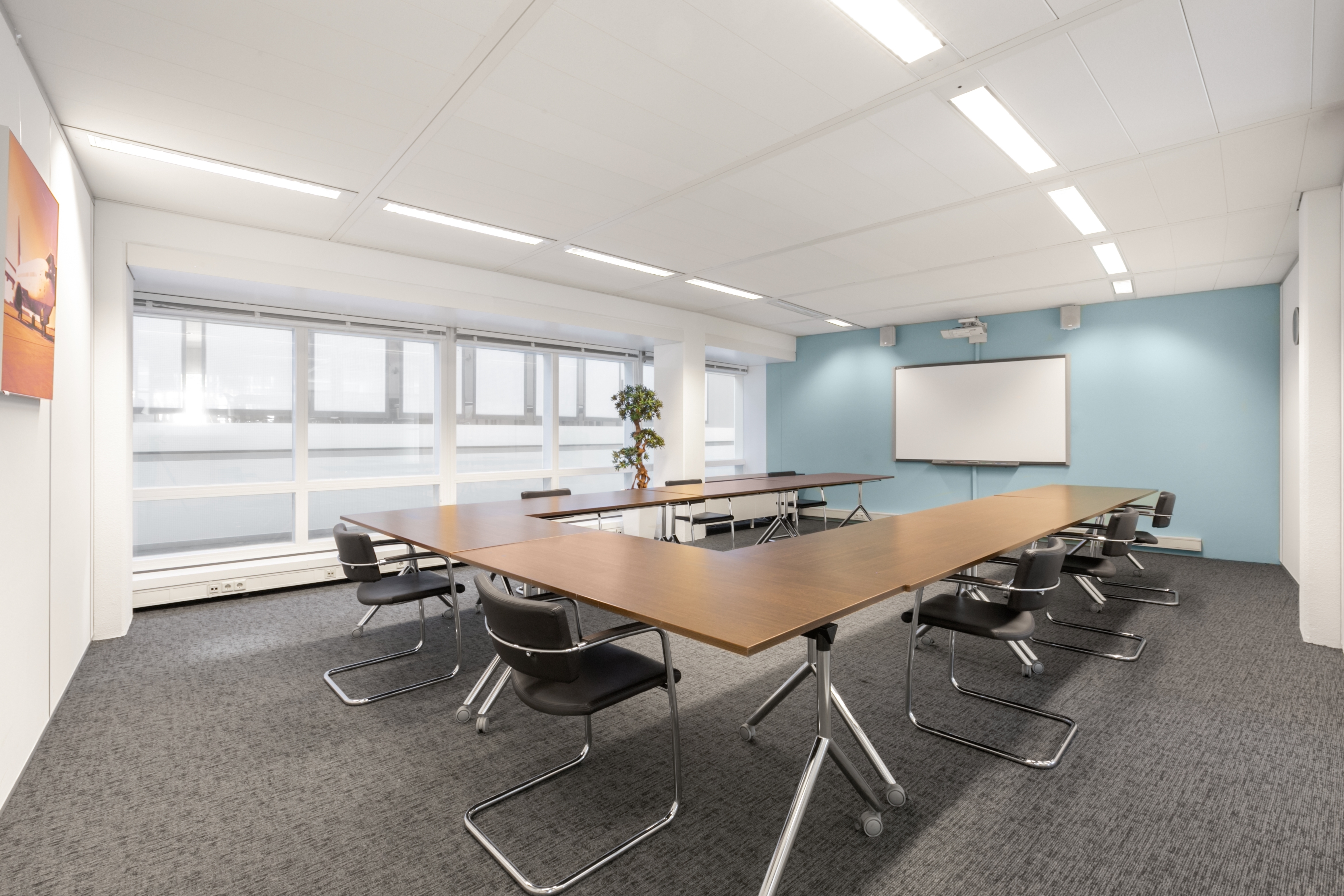 Kant-en-klare kantoorruimte voor een groeiend team van maximaal 10 personen Kant-en-klare kantoorruimte voor een groeiend team van maximaal 10 personen
