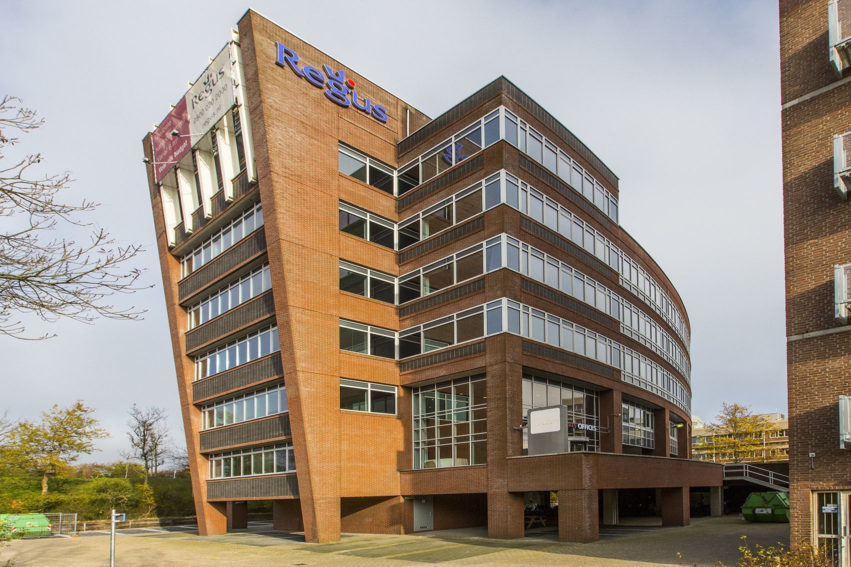 Kant-en-klare kantoorruimte voor een groeiend team van maximaal 10 personen Kant-en-klare kantoorruimte voor een groeiend team van maximaal 10 personen