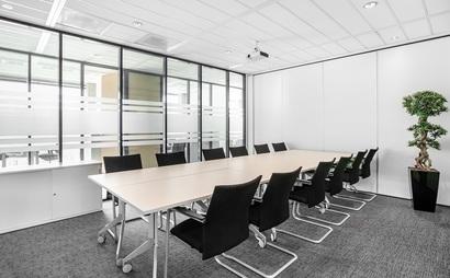 Work your way in een privékantoor voor drie Work your way in een privékantoor voor drie