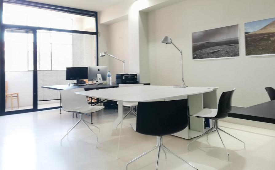 Fully equipped shared desks in a renovated sunny office