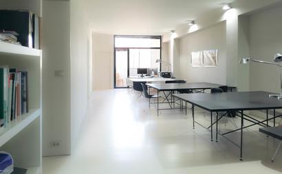 Fully equipped shared desks in a renovated sunny office