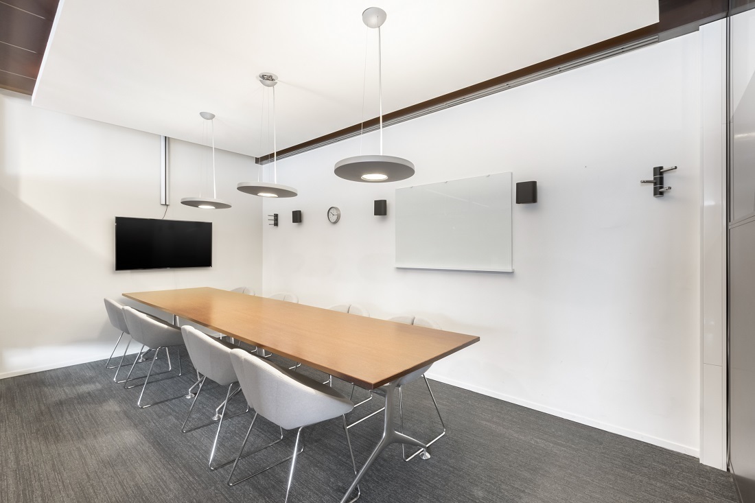 Work your way in een privékantoor voor drie Work your way in een privékantoor voor drie