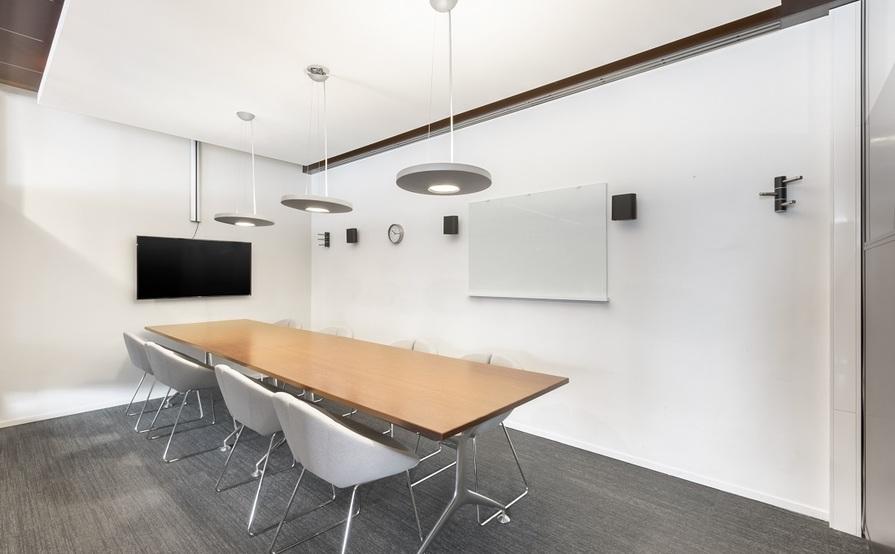 Work your way in een privékantoor voor drie Work your way in een privékantoor voor drie