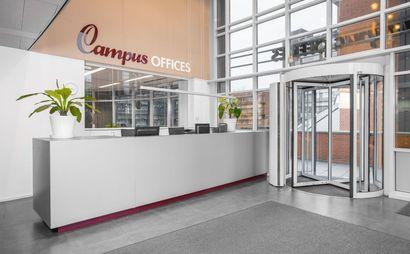 Work your way in een privékantoor voor drie Work your way in een privékantoor voor drie