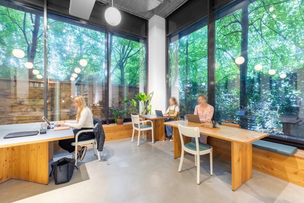 Een perfect formaat kantooromgeving voor drie Een perfect formaat kantooromgeving voor drie