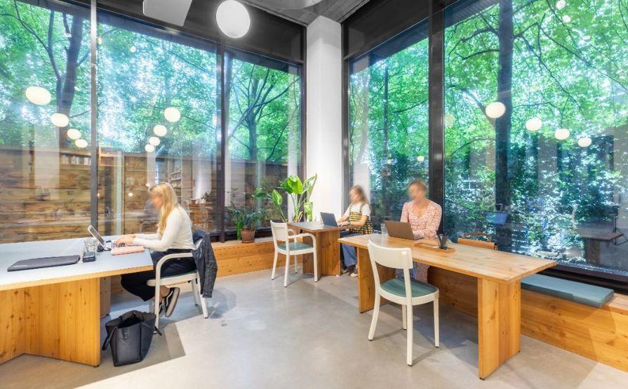 Een perfect formaat kantooromgeving voor drie Een perfect formaat kantooromgeving voor drie
