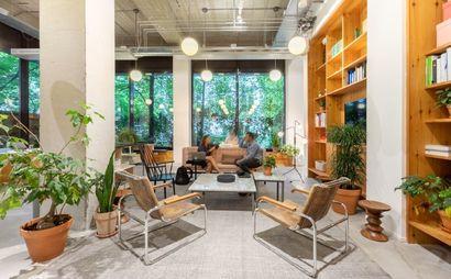 Een mooi ontworpen kantoor dat past bij een groeiend team van maximaal 10 personen. Een mooi ontworpen kantoor dat past bij een groeiend team van maximaal 10 personen.