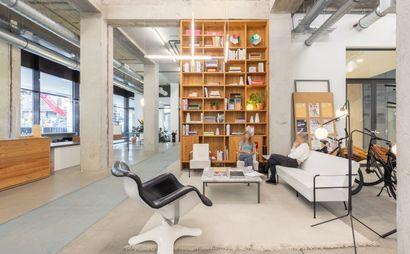 Een mooi ontworpen kantoor dat past bij een groeiend team van maximaal 10 personen. Een mooi ontworpen kantoor dat past bij een groeiend team van maximaal 10 personen.